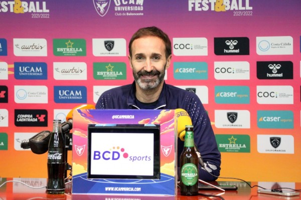 Sito Alonso reclama en el UCAM CB 