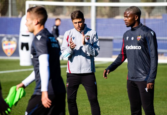 Los nuevos frentes de Alessio