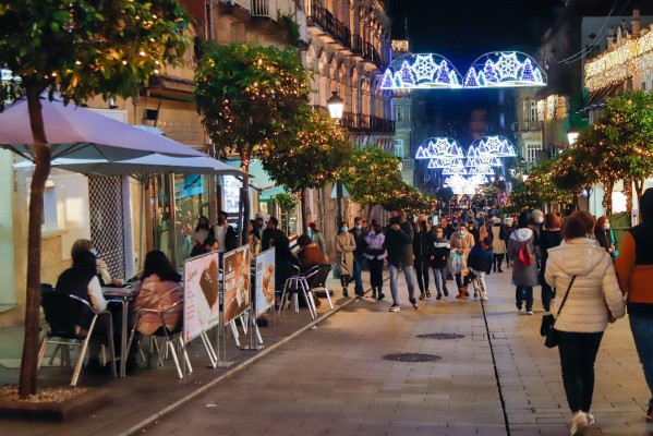 España notifica 14.500 nuevos casos de covid, 42 muertes y la incidencia supera los 230