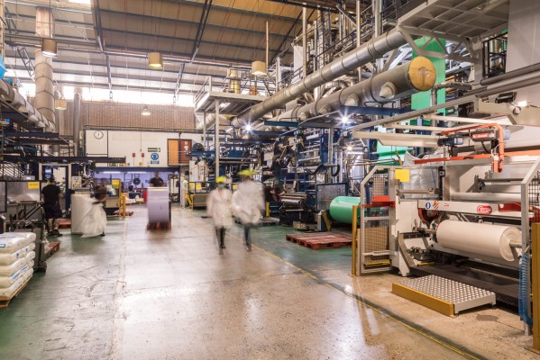 La molinense Eversia dispara su beneficio un 69% por los bajos precios del plástico durante el confinamiento