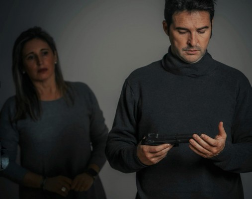 Bambalina Teatre estrena 'Los cuerpos desnudos', un thriller psicològic sobre somnis frustrats