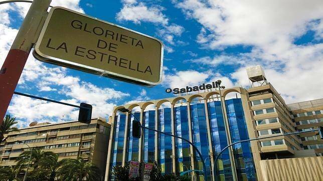 La sede del Banco Sabadell en Alicante.  - 