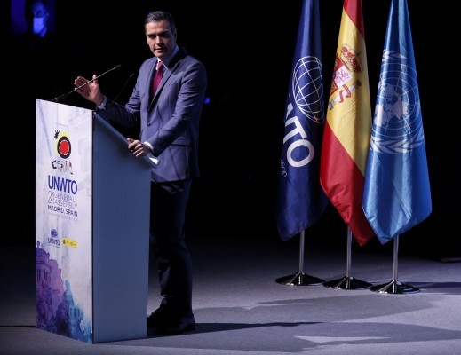 Sánchez pide a la comunidad internacional una vacunación universal para recuperar la movilidad
