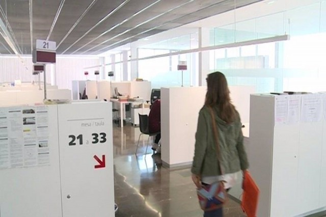El paro baja en 30.633 personas en noviembre en la Comunitat, hasta los 389.726 desempleados