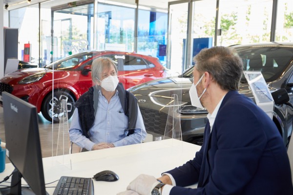 El mercado automovilístico español se deja un 12% en noviembre, lastrado por la escasez de chips