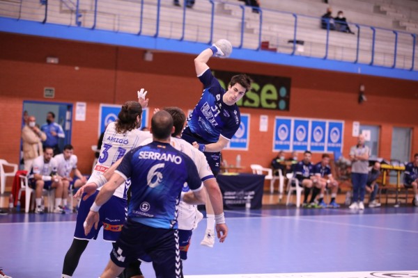 El Benidorm sorprende al Granollers en un final de infarto