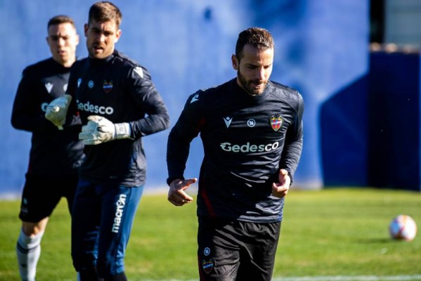 El primer once de Alessio, con Blesa y Cantero