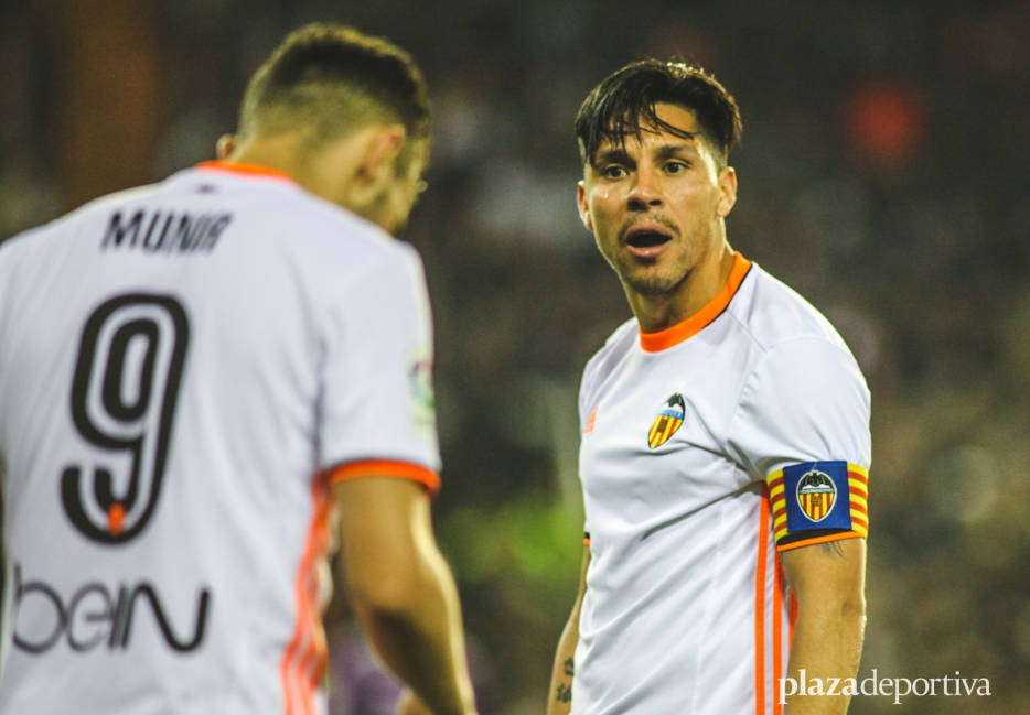 Enzo Pérez y Alves afrontan el partido ante el Alavés con cuatro tarjetas