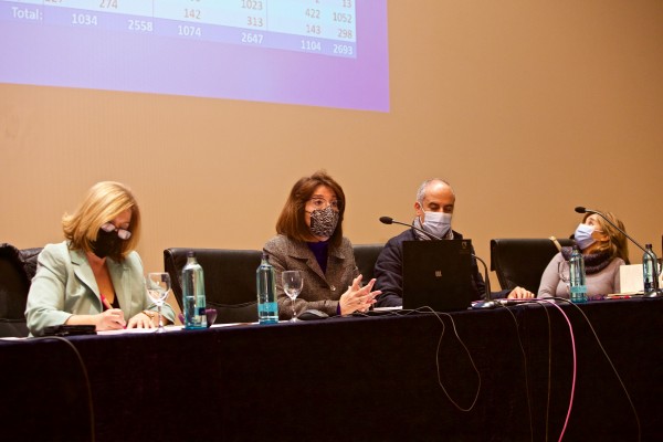 Amparo Navarro hace balance:  aumento de recursos para la investigación y más estudiantes en posgrado y títulos propios