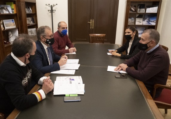La Diputación reitera su voluntad de acordar el presupuesto con el PP tras reunirse con alcaldes