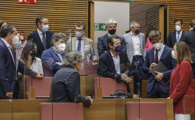 El PP enmienda los presupuestos con más plazas en residencias o libros electrónicos gratis en Primaria y Secundaria