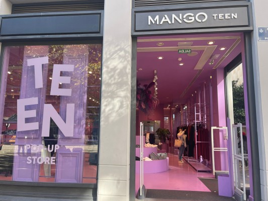 Mango lleva al centro de València su moda para adolescentes con su línea 'teen'