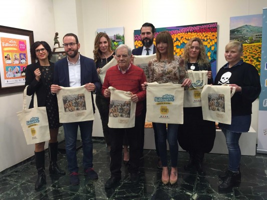 El pintor y galerista Fernando Sánchez y Juan ya es uno más de 'Elche Followers'