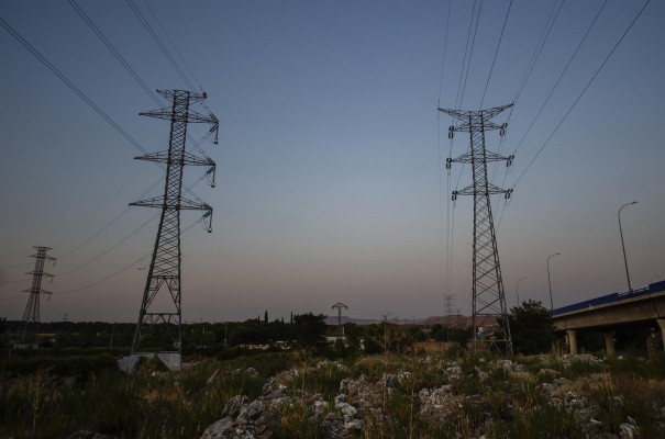 La luz baja casi un 10% este miércoles pero marca su tercer máximo histórico