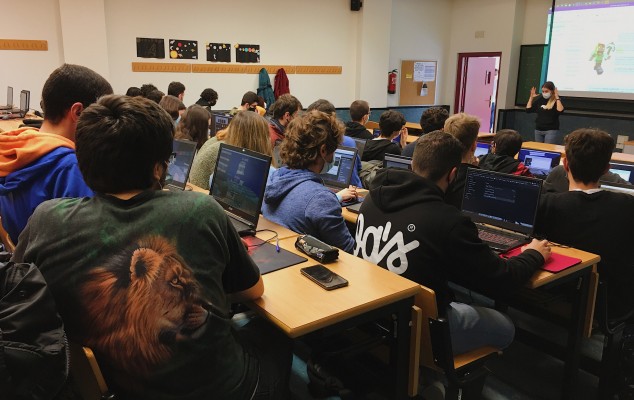 La UJI aborda los retos climáticos de los videojuegos con Minecraft Education Edition

