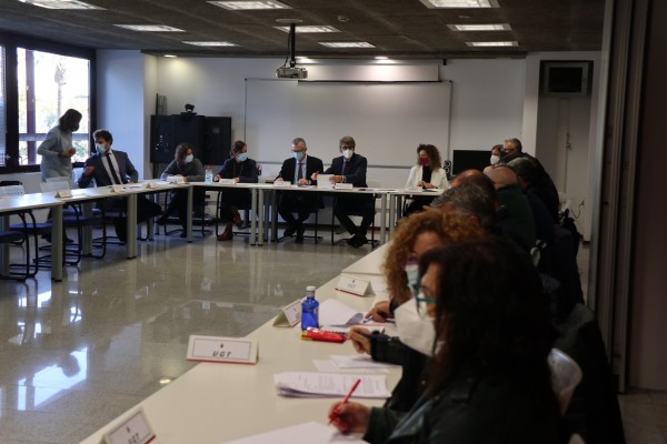 El aumento de sueldo de los funcionarios regionales recibe el 'ok' de la Mesa General de Función Pública