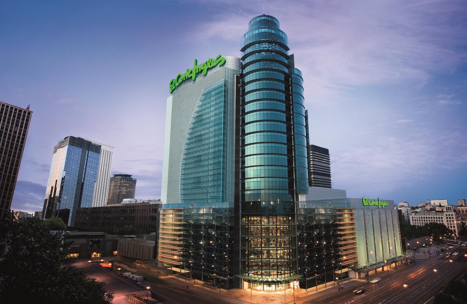El Corte Inglés y sindicatos acuerdan eliminar la venta mínima exigida en el nuevo sistema de incentivos