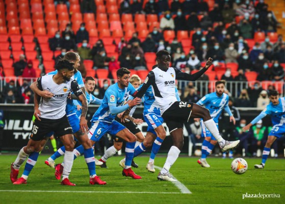 El Valencia CF recurre la amarilla que vio Diakhaby ante el Rayo
