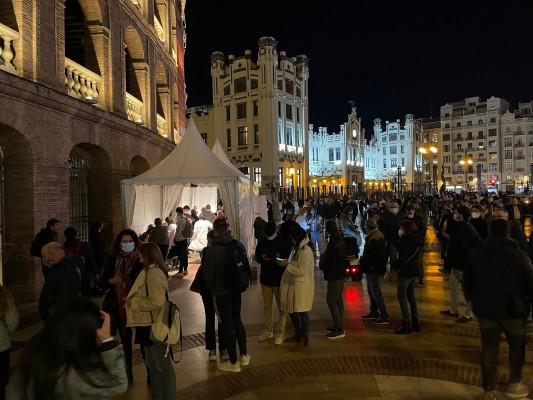 Unas 2.200 personas se vacunan en los espacios habilitados por el Black Friday en la Comunitat