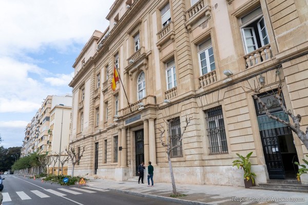Repararán la fachada y el patio dórico del Edificio de Servicios Generales de la Armada 