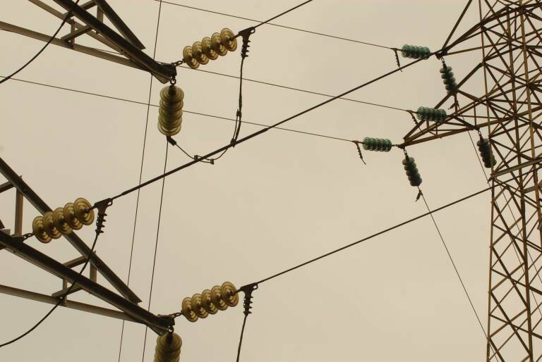 La luz sube este lunes un 6,74% y se sitúa en los 215 euros/MWh