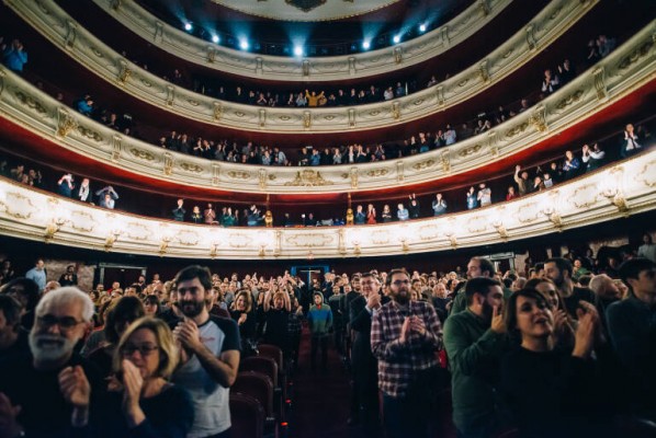 El Rialto acoge la esperada entrega de los XXXVIII Premios de la Crítica Literaria Valenciana
