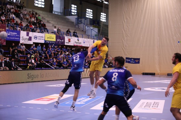 El Benidorm retoma el pulso a la competición ante el Logroño tras el parón por su brote de Covid-19