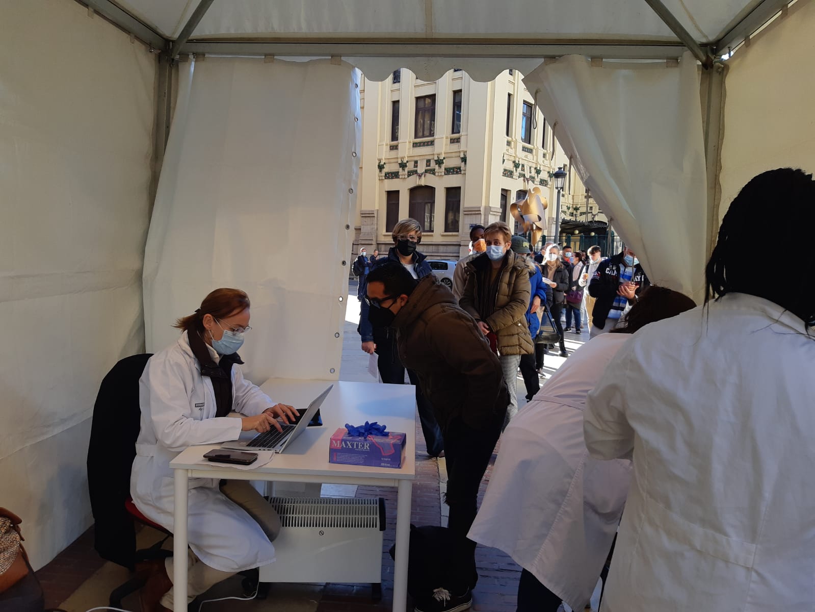 Más de 1.700 personas se vacunan en diferentes puntos de la Comunitat durante el Black Friday