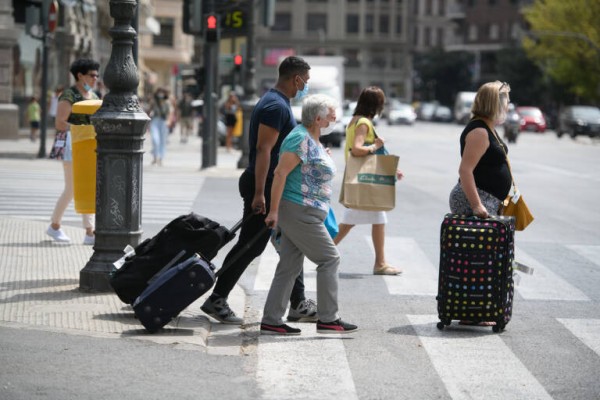 España admite la entrada a pasajeros del Reino Unido solo con el certificado de vacunación