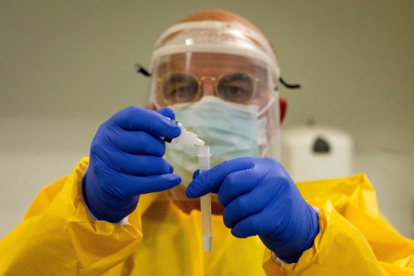 Omicron, la nueva variante covid: una amalgama de 30 mutaciones que preocupa a los científicos