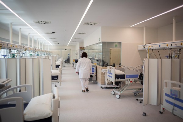 España notifica 9.912 contagios, 24 muertes y la incidencia sube hasta los 171 puntos