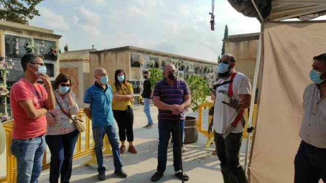  Las exhumaciones sin contrato de Elche debió tramitarlas Contratación; empezaron sin finalizar la exposición pública