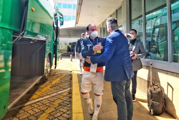 El Elche retrasa la rueda de prensa del técnico por si consigue antes cerrar el fichaje de uno