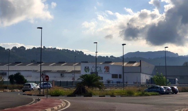 Alzira destina más de 200.000 euros del Ivace en mejoras para dos de sus polígonos industriales