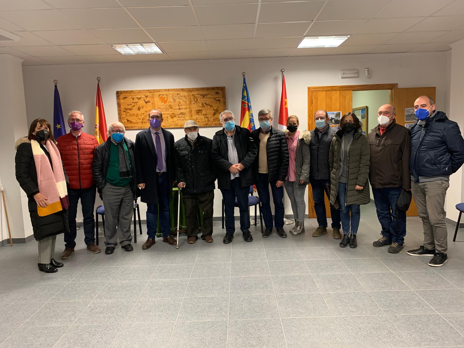 Aurelio Pitarch, quinto por la izquierda, nuevo alcalde con 89 años - 