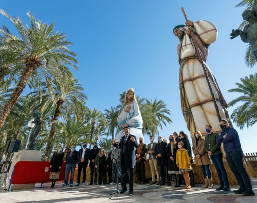 Alicante estrena el Belén Gigante en La Explanada en busca de un mayor impacto turístico