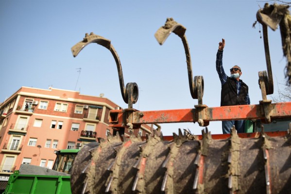 Los agricultores valencianos saldrán a la carretera el 3 de diciembre ante la 