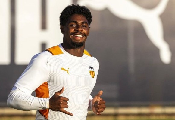Paulista recae de su lesión y Thierry acelera su vuelta tras el cambio de tratamiento