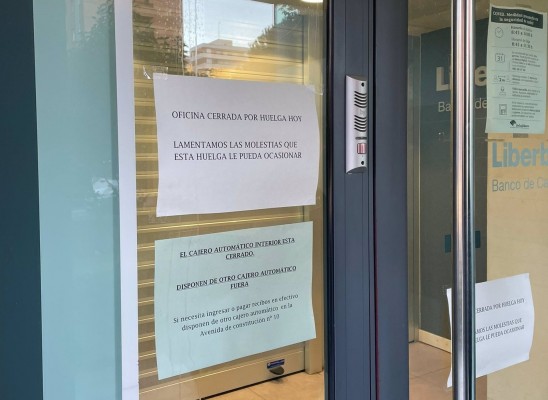 El 98% de las oficinas de Unicaja en la Comunitat cierra por el 