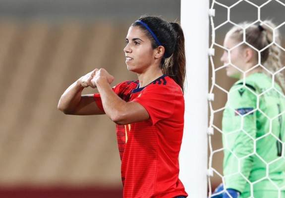 La levantinista Alba Redondo marca en la goleada de España