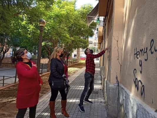 El olvido de Carrús Este en Elche: en Porfirio Pascual exigen medidas ante el deterioro de sus edificios