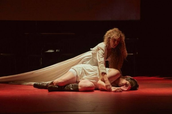 'La Casa de los espíritus' se hace realidad sobre el escenario del Teatre Principal