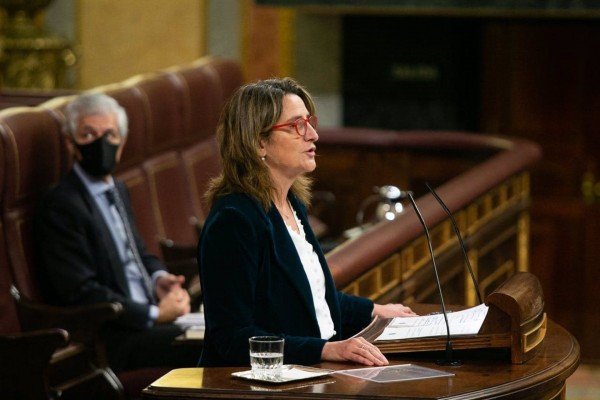El Congreso avala el decreto que salva del recorte a las eléctricas la energía vendida a plazo