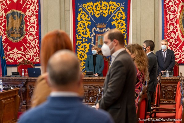 El 'tirón de orejas' a los periodistas se convierte en un 'tiro en el pie' de los políticos