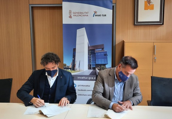 Turisme y los campos de golf firman un acuerdo para posicionarse en el mercado europeo