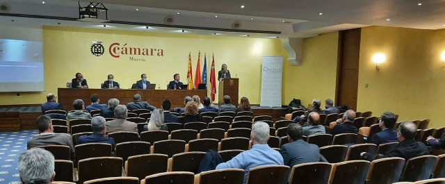 La crisis de suministros en el comercio internacional centra el último debate del Círculo de Economía 