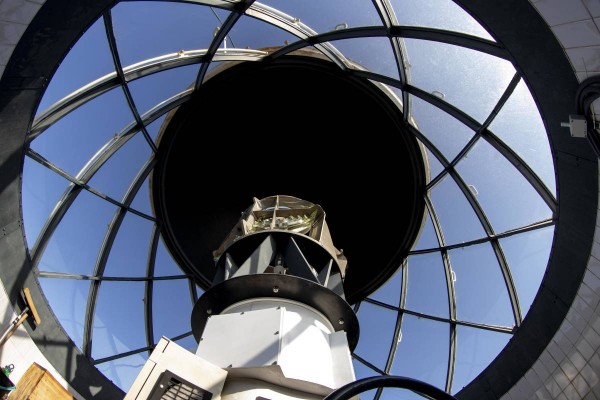 Las últimas tormentas estropean el motor de la luminaria del faro de Cabo de Palos, que emite una luz fija