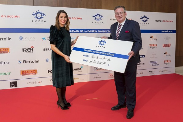 Ivefa dona 25.000 euros a la ONG Mamás en Acción para que ningún niño 