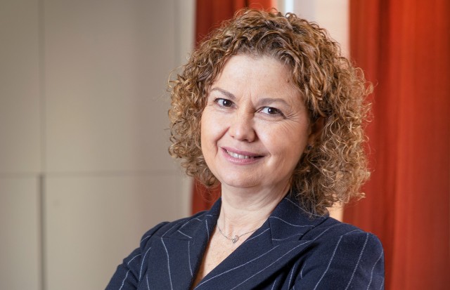 La segorbina María Emilia Adán, reelegida decana del Colegio de
Registradores de España