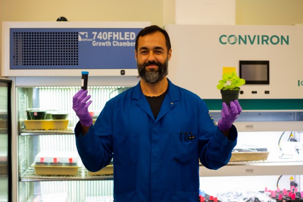 Eduardo González: “CRISPR acelera el cambio del ADN en plantas, que hemos hecho toda la vida”